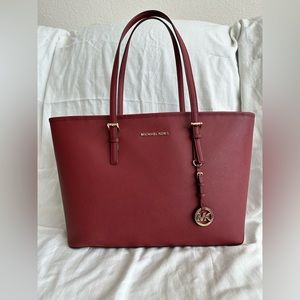 BNWT Micheal Michael Kors Jet Set Travel Multi functional Leather tote. BRANDY